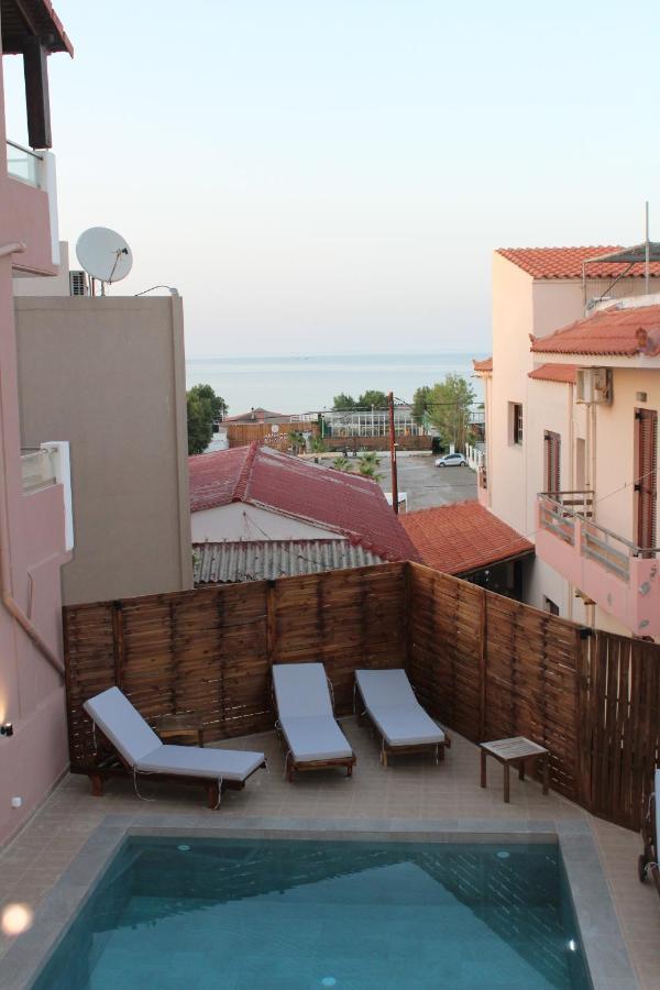 Mithos Premium Rooms Agia Marina Eksteriør bilde