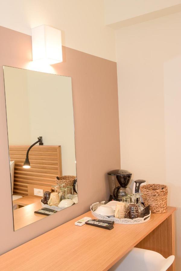 Mithos Premium Rooms Agia Marina Eksteriør bilde