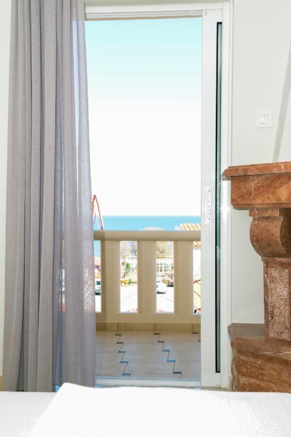 Mithos Premium Rooms Agia Marina Eksteriør bilde