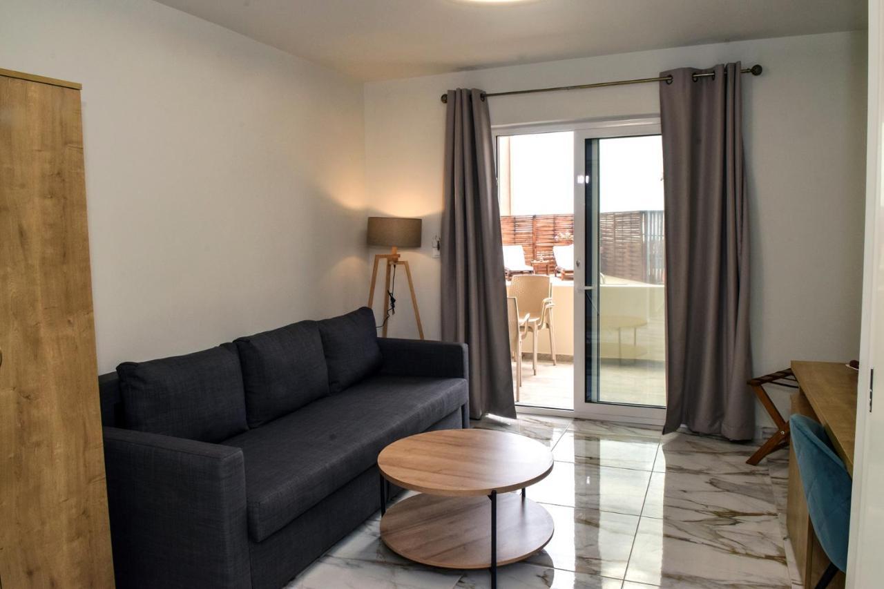 Mithos Premium Rooms Agia Marina Eksteriør bilde