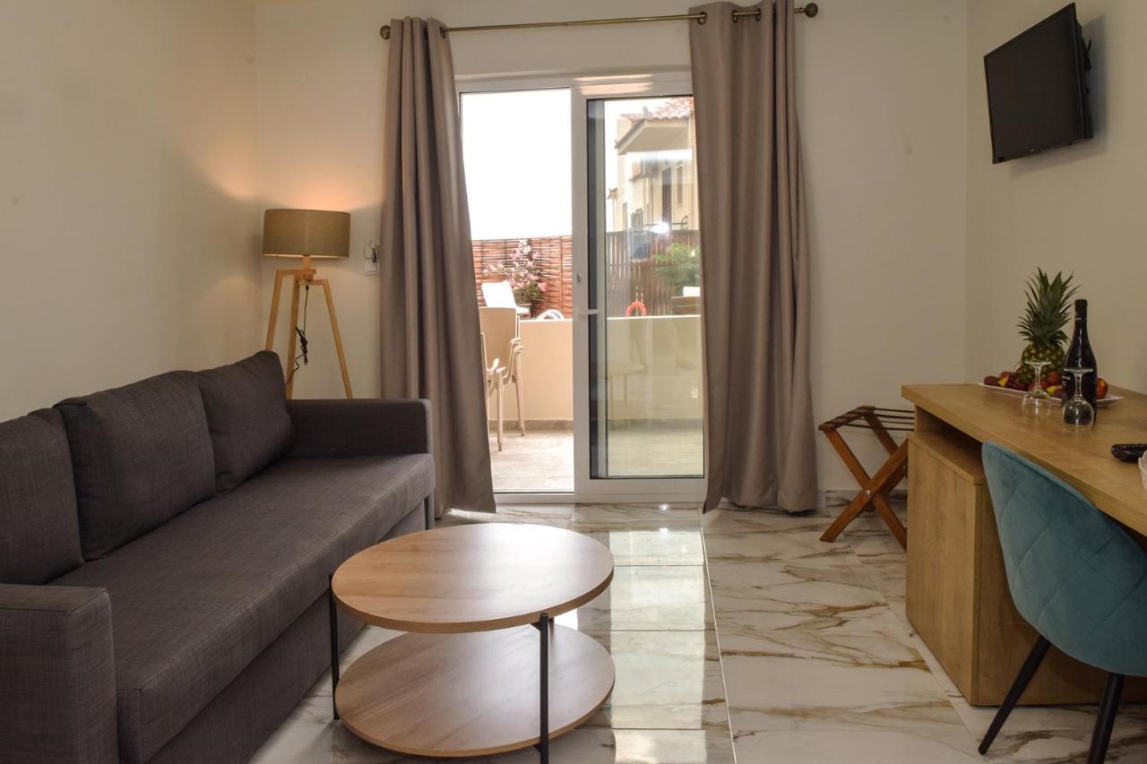 Mithos Premium Rooms Agia Marina Eksteriør bilde