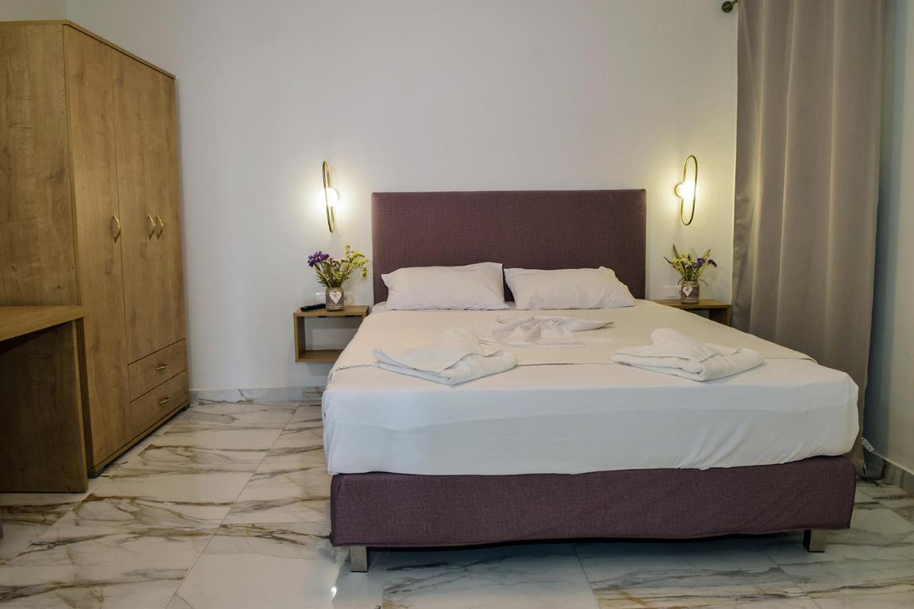 Mithos Premium Rooms Agia Marina Eksteriør bilde