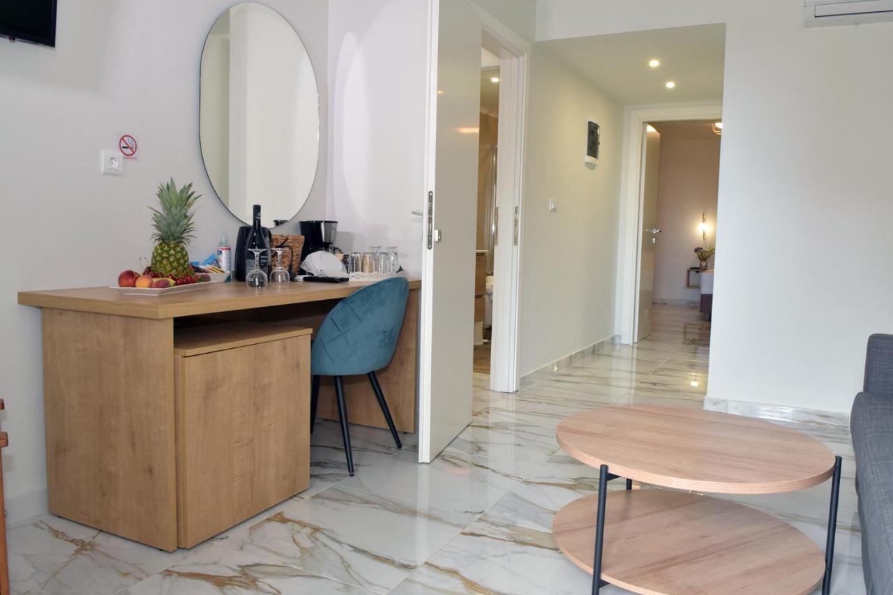 Mithos Premium Rooms Agia Marina Eksteriør bilde