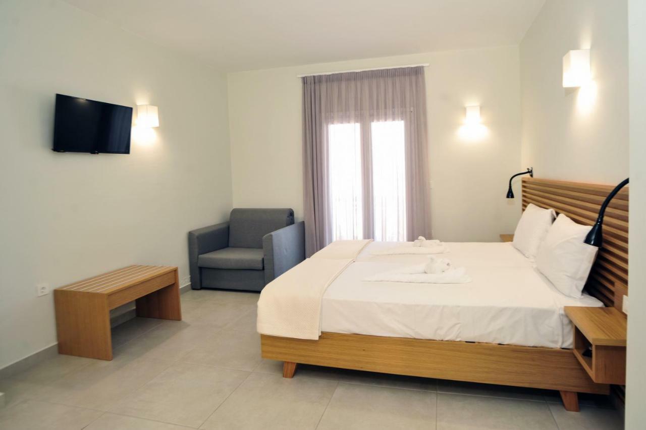 Mithos Premium Rooms Agia Marina Eksteriør bilde