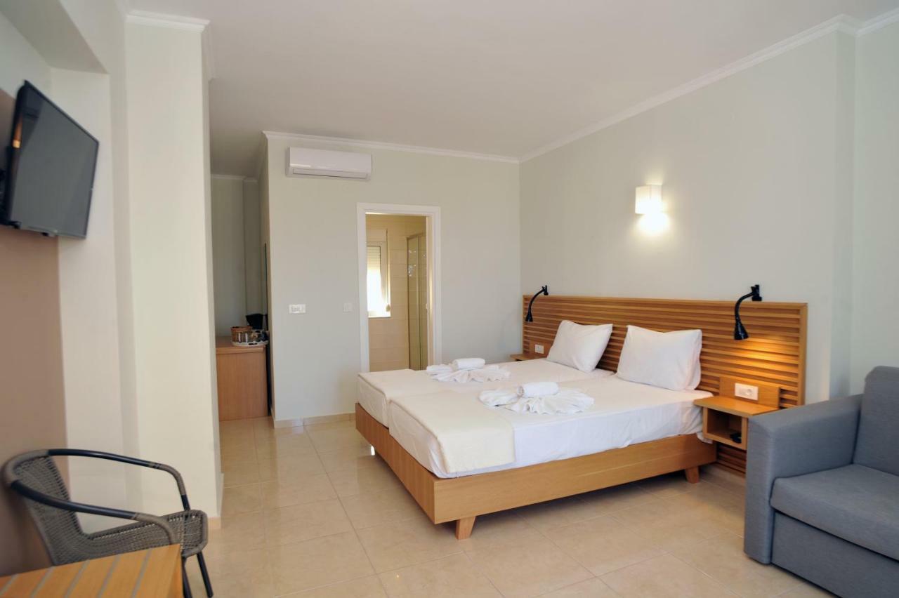 Mithos Premium Rooms Agia Marina Eksteriør bilde