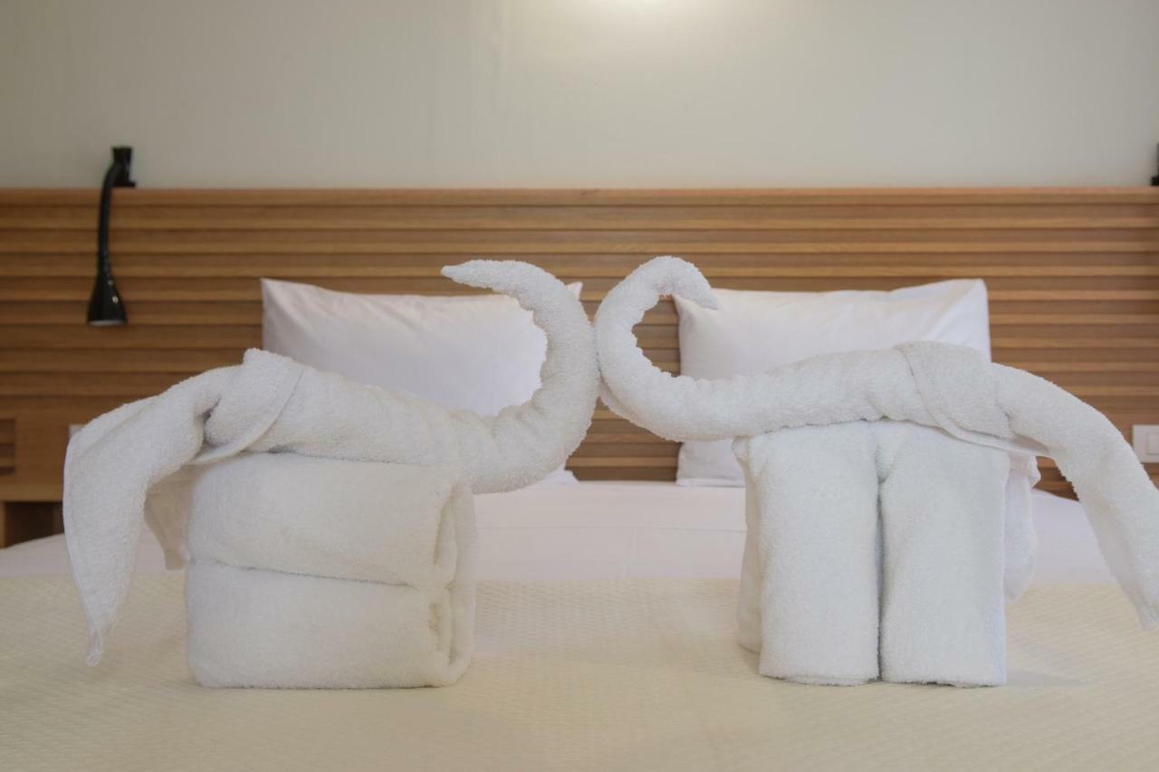 Mithos Premium Rooms Agia Marina Eksteriør bilde