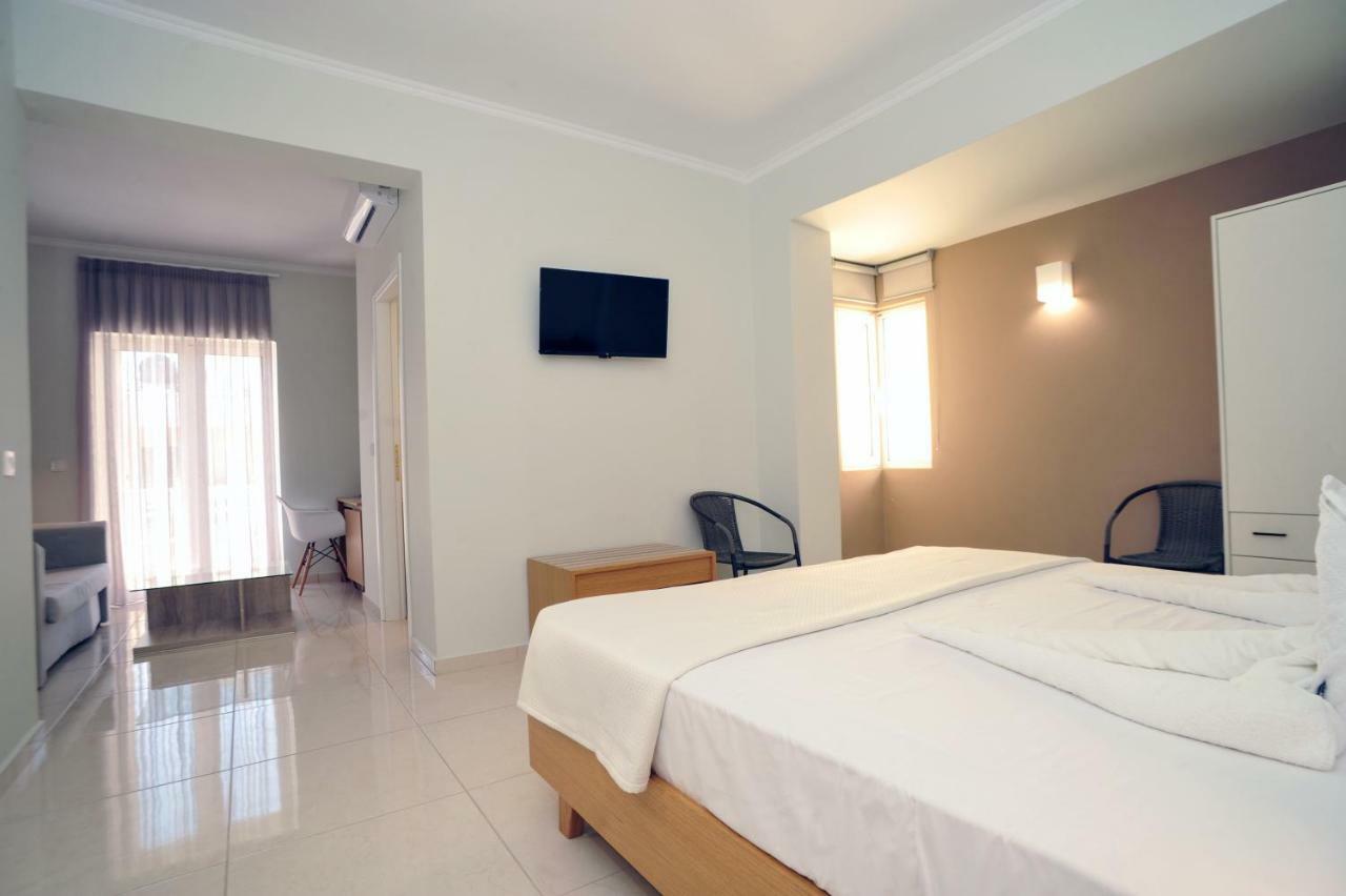 Mithos Premium Rooms Agia Marina Eksteriør bilde