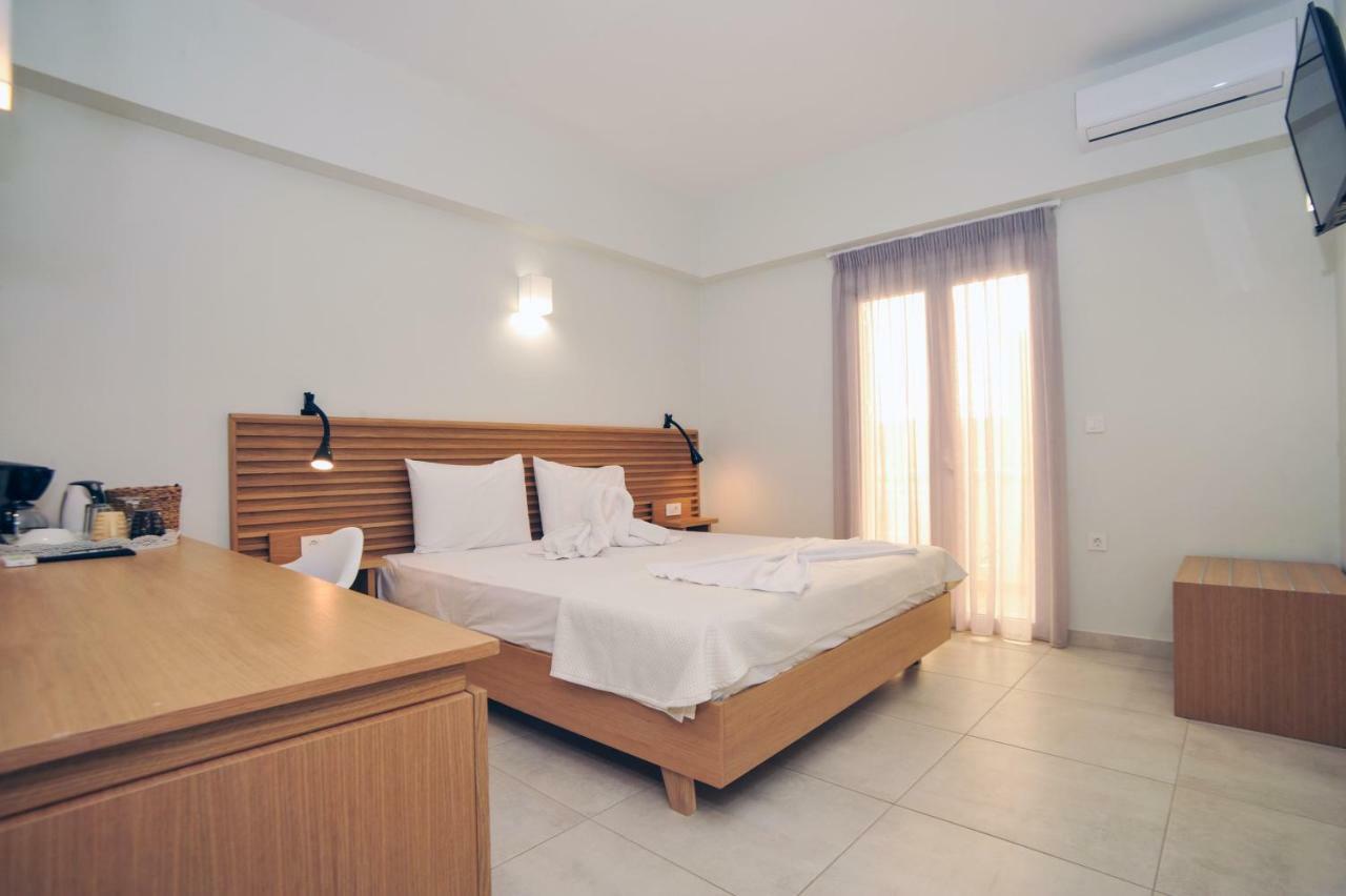 Mithos Premium Rooms Agia Marina Eksteriør bilde