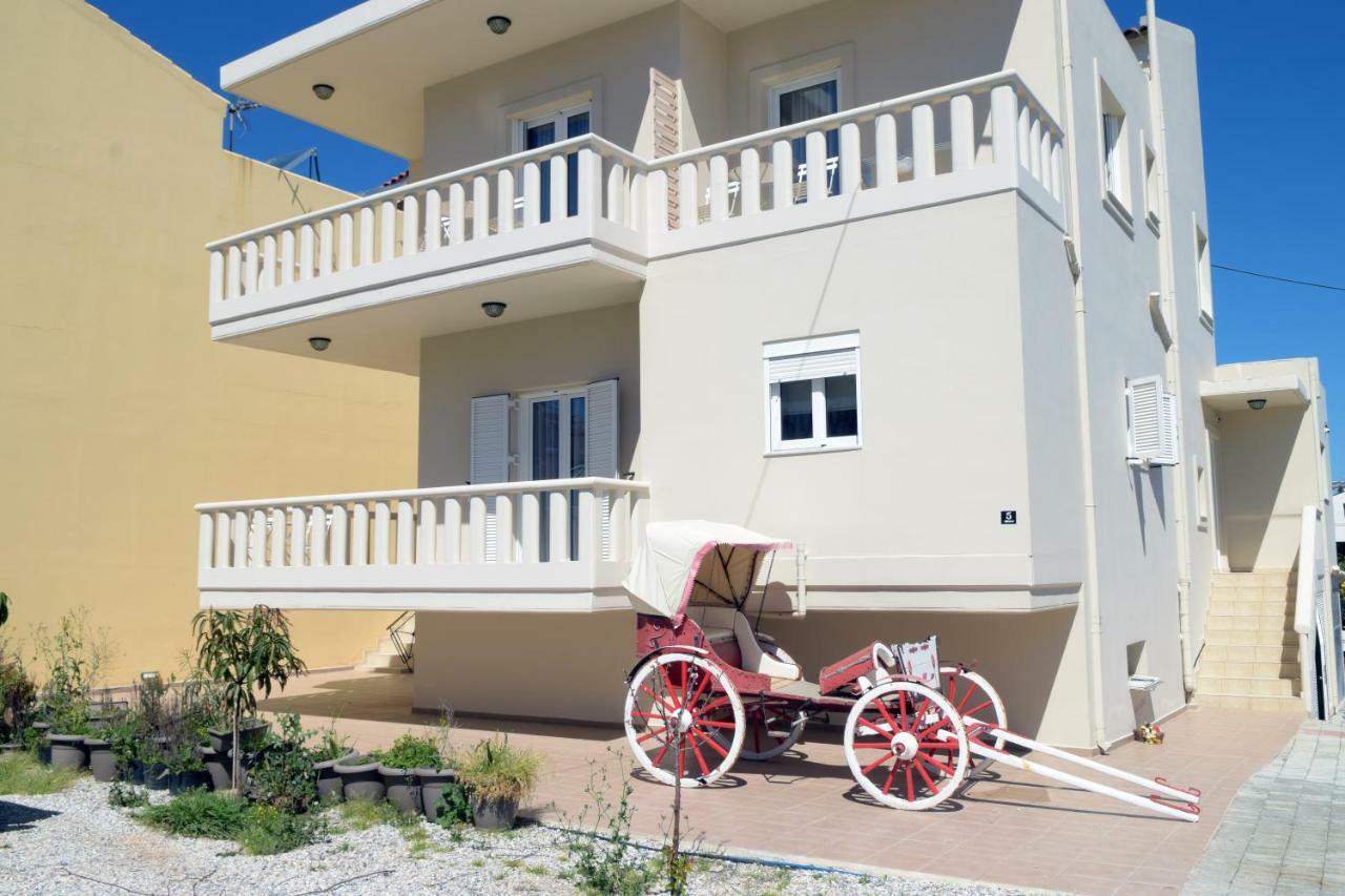 Mithos Premium Rooms Agia Marina Eksteriør bilde