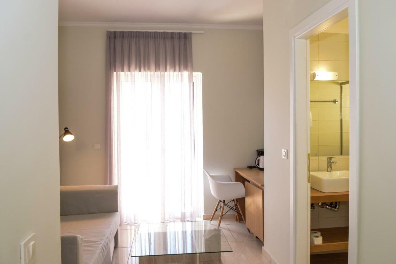 Mithos Premium Rooms Agia Marina Eksteriør bilde