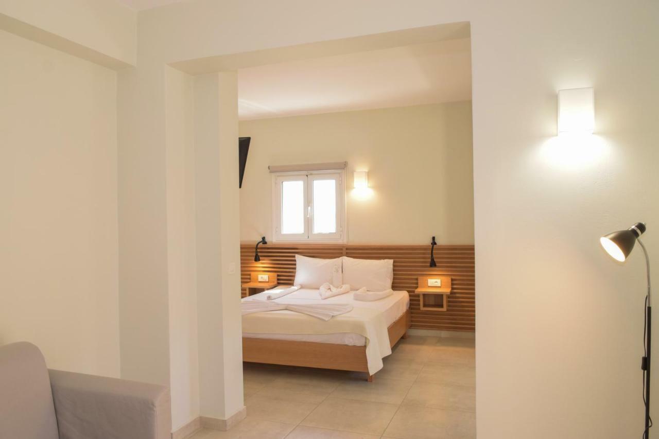 Mithos Premium Rooms Agia Marina Eksteriør bilde