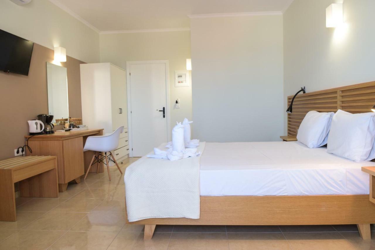 Mithos Premium Rooms Agia Marina Eksteriør bilde