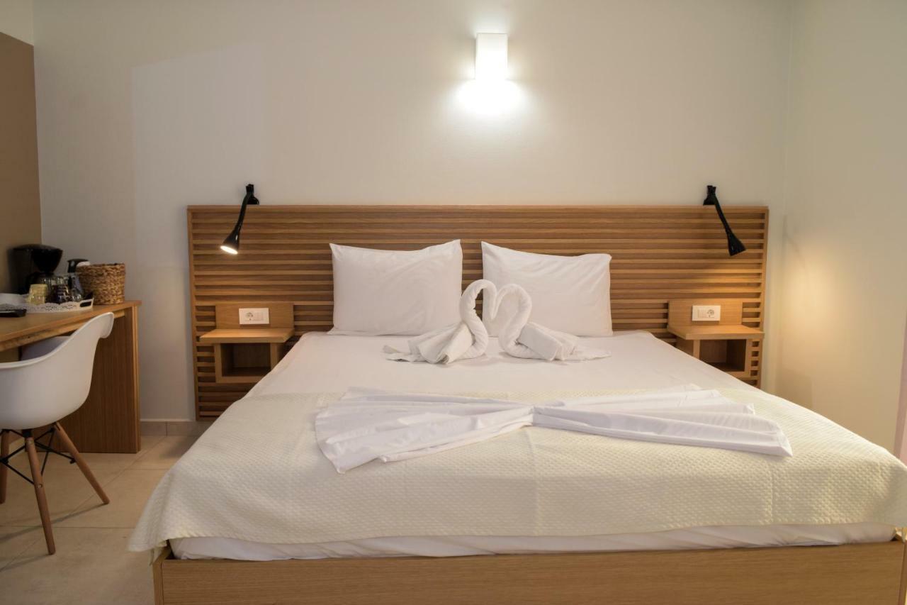 Mithos Premium Rooms Agia Marina Eksteriør bilde