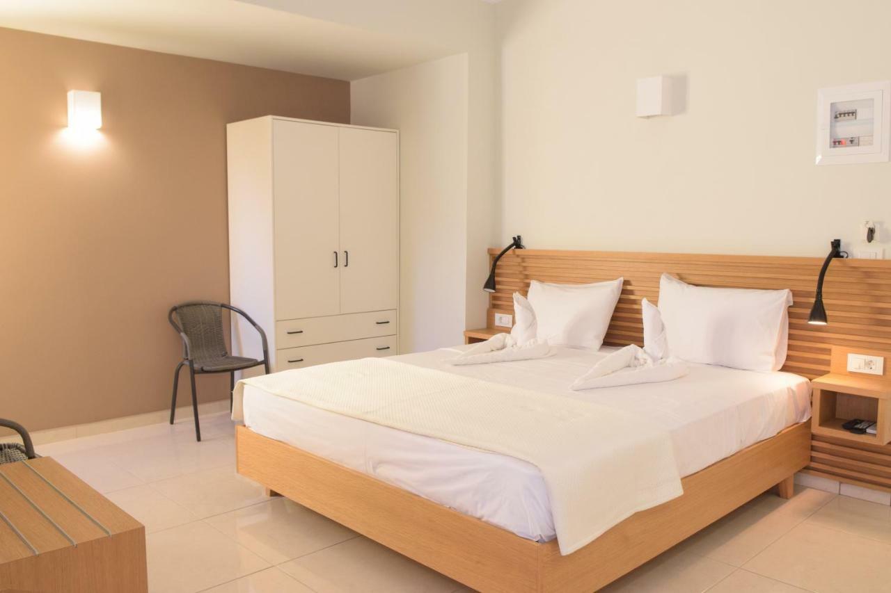 Mithos Premium Rooms Agia Marina Eksteriør bilde