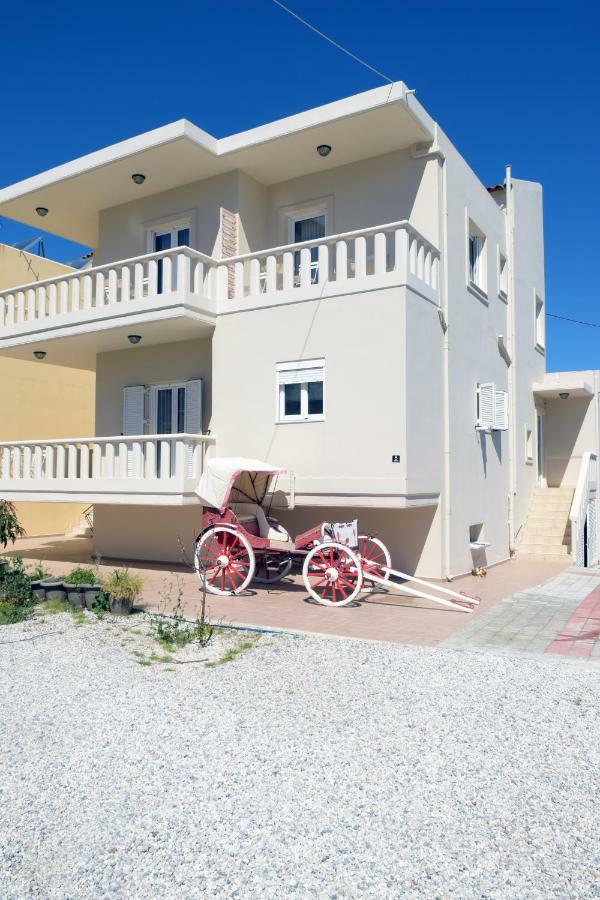 Mithos Premium Rooms Agia Marina Eksteriør bilde