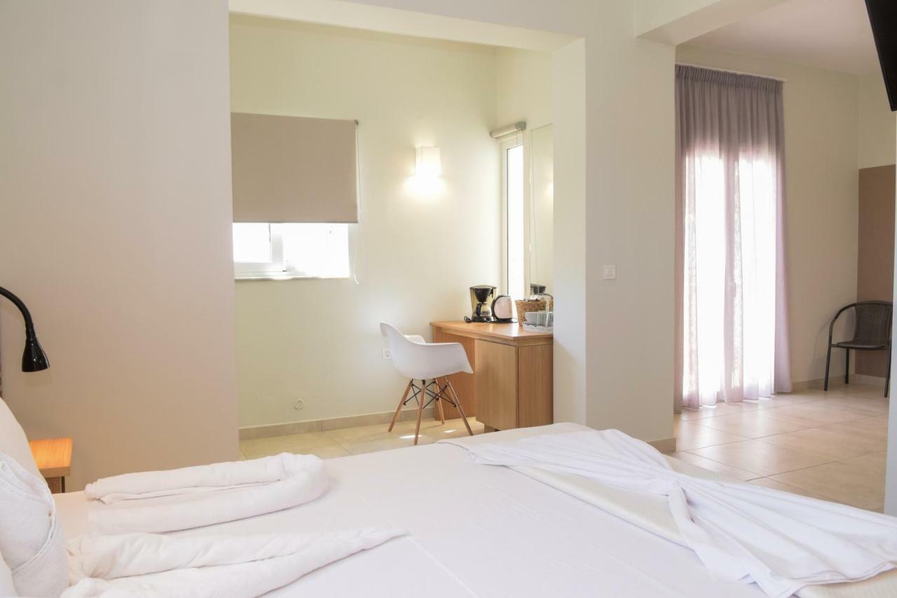 Mithos Premium Rooms Agia Marina Eksteriør bilde